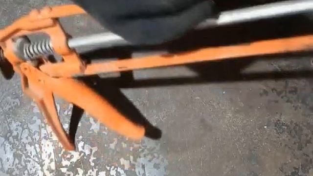 Крутая переделка клеевого пистолета в тиски.