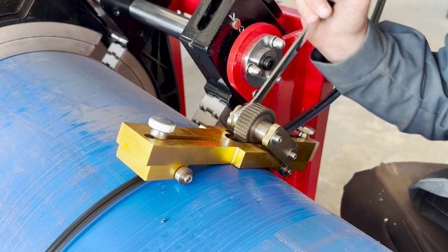 Снятие грата после сварки. Устройство для снятия внешнего грата.