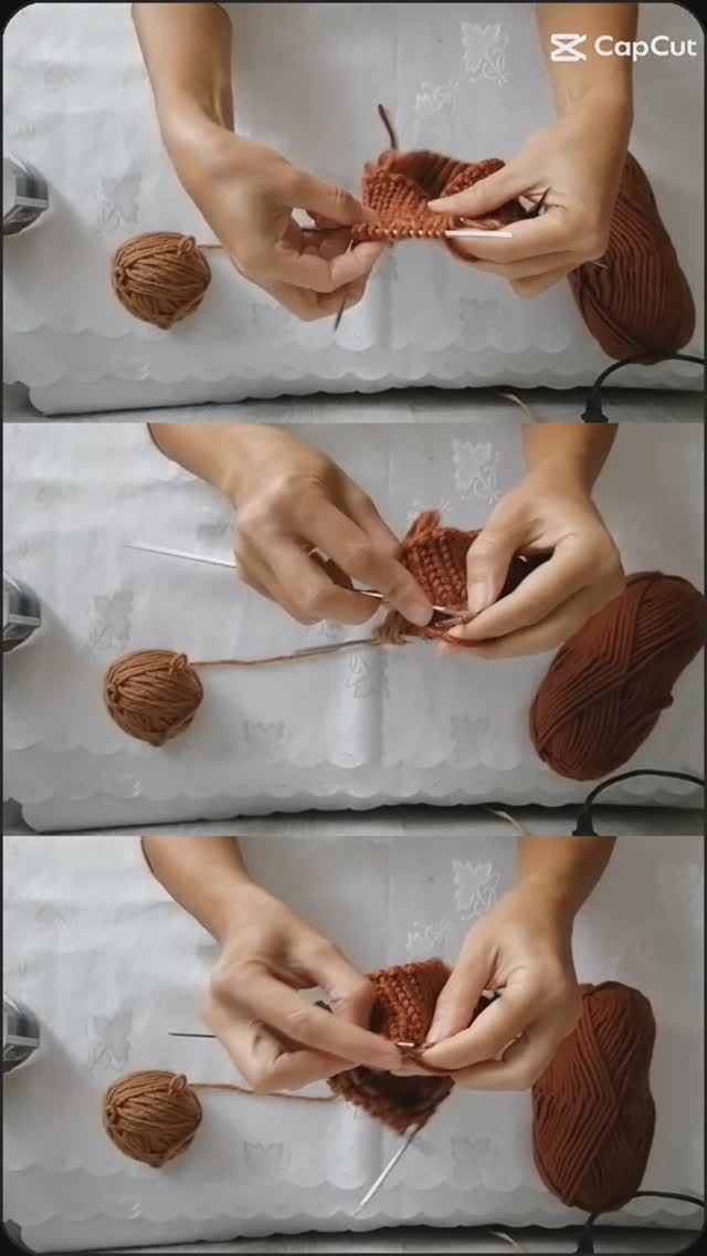 Шапочка спицами двуцветным узором