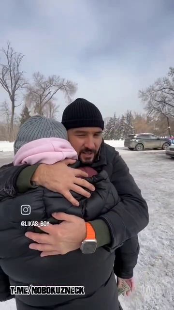 Когда занимаете другу деньги, обнимите его. #shorts