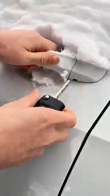 If you can't open your car door, try this!