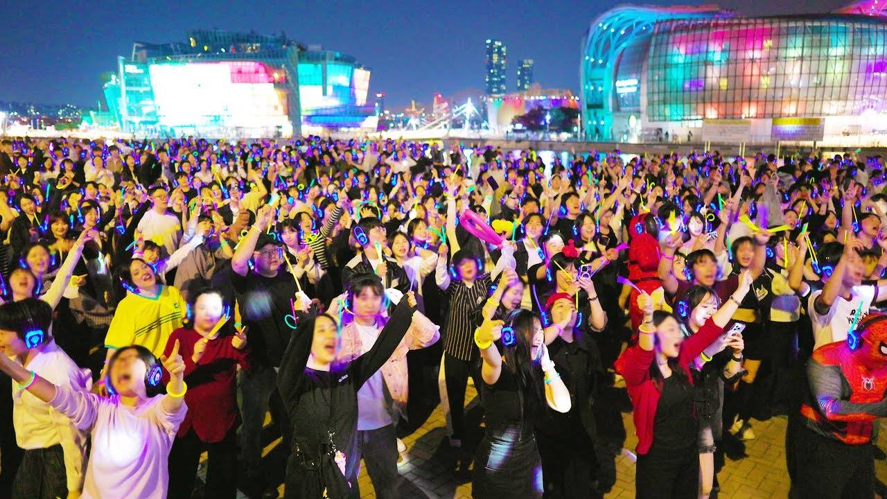 열광하는 뚜벅뚜벅축제! 엄청난 인파 몰린 반포대교 무지개 분수, 매주 일요일 6월 22일 까지. 잠수교 통제, 반포대교 달빛 무지개 분수, 서울 트래블 워커