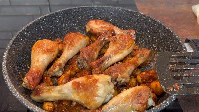 Сливочный суп с куриной голенью и грибами