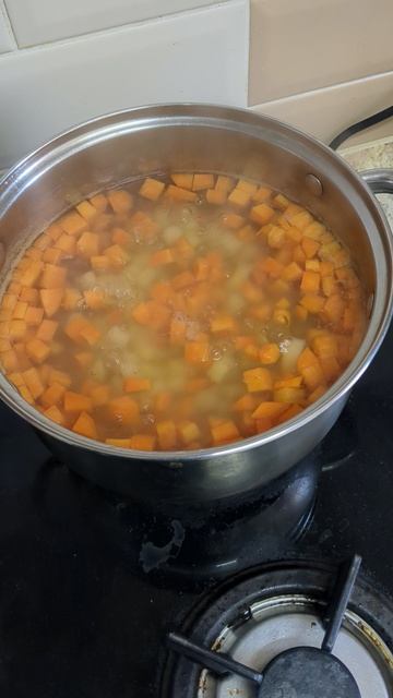 Варим овощи для Окрошки
