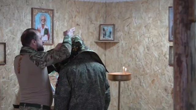 Священник рассказал, что за вечер крестил около 100 бойцов в зоне СВО.