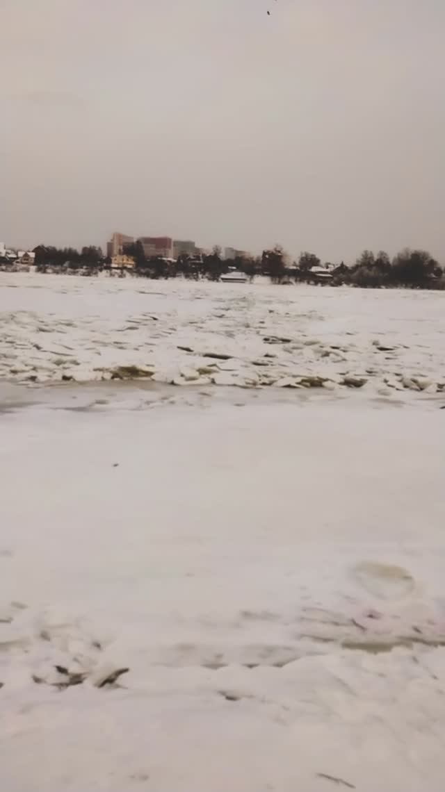 Ледяные торосы на Неве. 10 декабря 2023.
