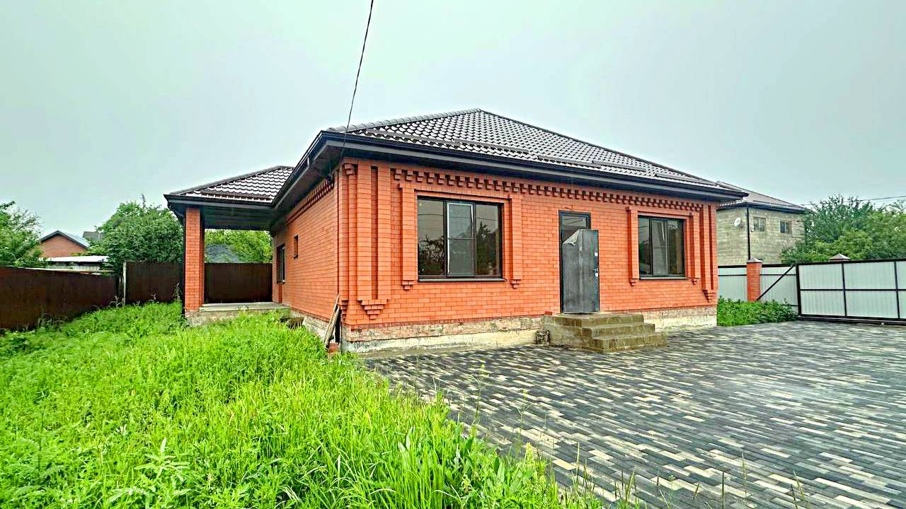 Новый дом 140 кв.м. 5 соток 4 комнаты с террасой. Краснодарский край, город Армавир.