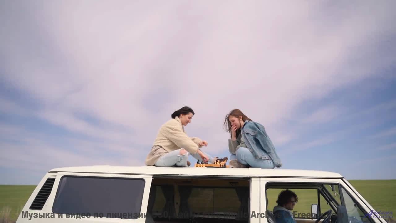 Пейзажи двигаются в ритме чистой свободы - Dont Forget To Live -- HoliznaCC0 -- Left Overs