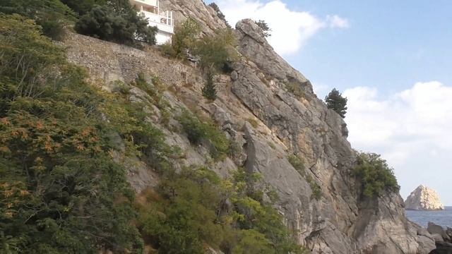 120 лет назад здесь купался Чехов. Снимаю с площадки дачи писателя в Гурзуфе