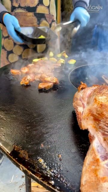 Калининград это место гастрономической кухни. Ищите в приложении гастро туры и наслаждайтесь.