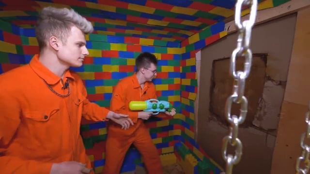 BRUNO-БРУНО МЕНЯ ЗАКРЫЛИ в 100 СЛОЕВ ЛЕГО, НО КАК Я ВЫБРАЛСЯ