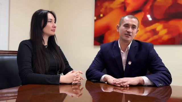 Продолжаем знакомить вас с нашей командой!
 Сегодня на связи Артем — менеджер отдела закупок! 😊