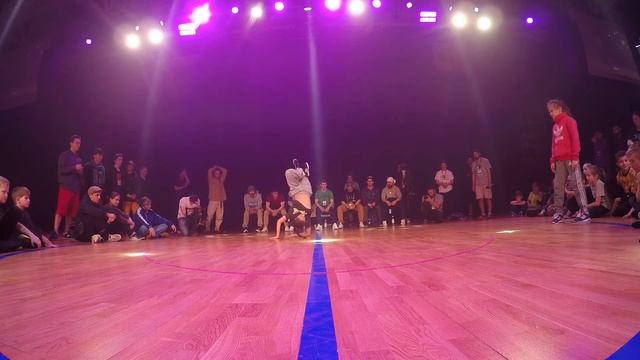 /ТАНЦУЮЩАЯ РОССИЯ 2016/ИЖЕВСК/Bgirls 1 vs 1/BgirlTORI vs Bgirl Lee/ФИНАЛ/