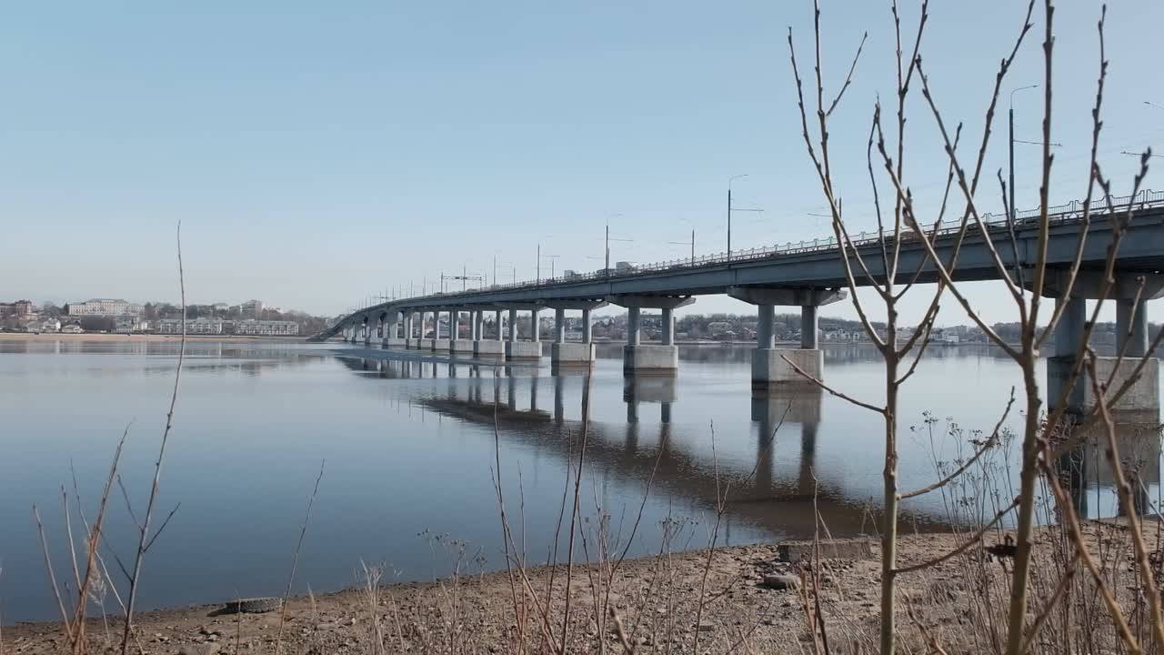 Движение по мосту планируют запустить в срок