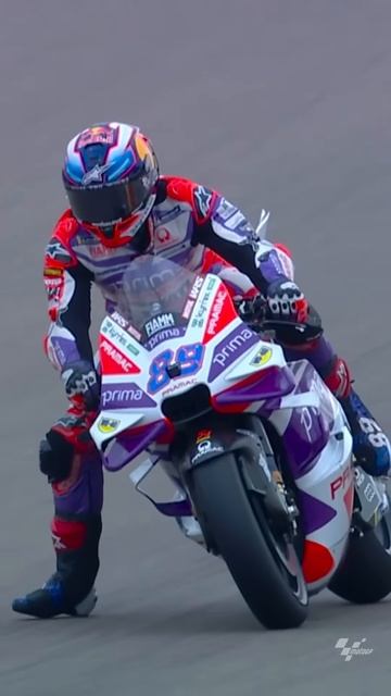 Look at the way he slows down for the corner 😱 #MotoGP
