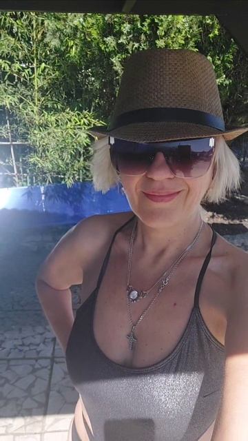 геля в шляпе