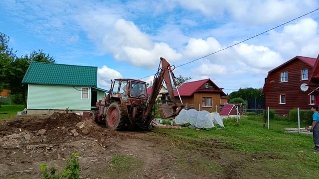 Вывозим соседский дом на дрова себе.