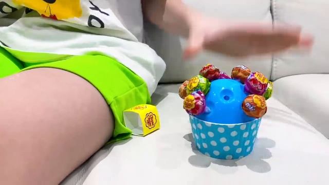 Мисс Кэйти и Мистер Макс (Miss Katy)Катя играет с Максом в челленджи