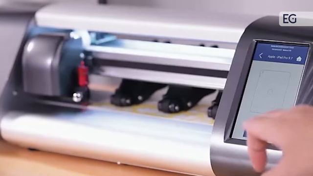 Плоттер для выкройки защитных пленок для гаджетов