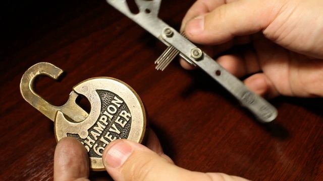 Замок блинный Champion 6 lever
