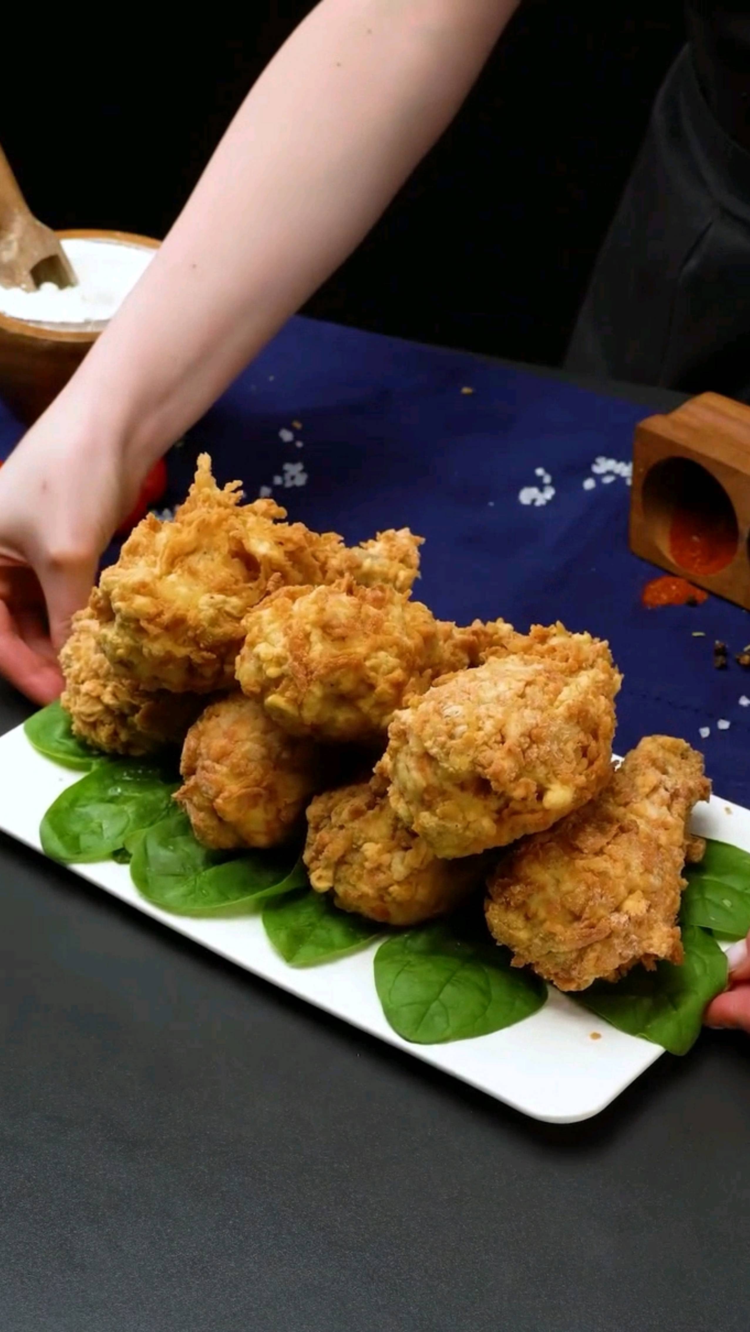 Вот и весь секрет приготовления хрустящих куриных бедрышек
