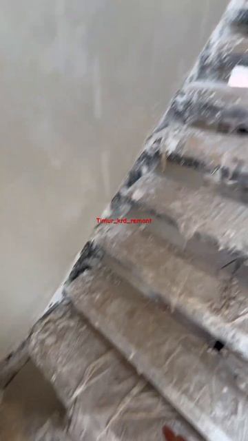 Подключили два шланга, чтоб не поднимать станцию штук?