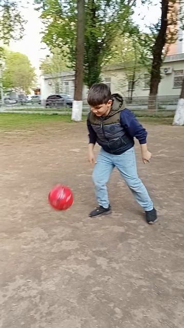 первая часть как мы отбиваем мяч