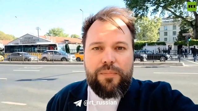 Корр RT Костя Придыбайло  сейчас находится рядом с дворцом Долмабахче, где пройдут переговоры Ро...