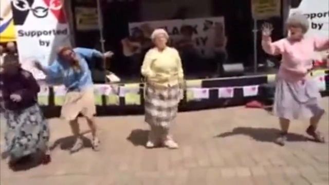 Старухи танцуют