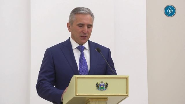 Губернатор Тюменской области вручил госнаграды 19 многодетным родителям