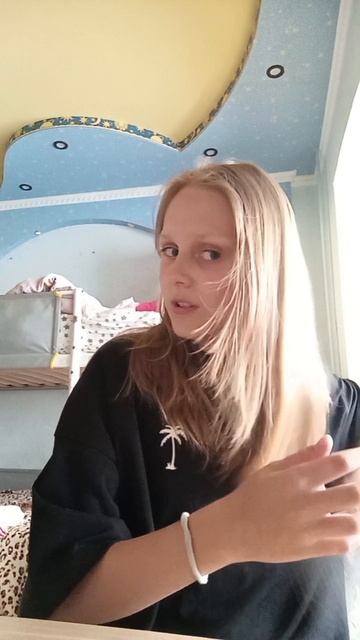 ждите, видео выйдет через 2- 4 денёчки, ставь лайк чтобы я сняла его быстрее