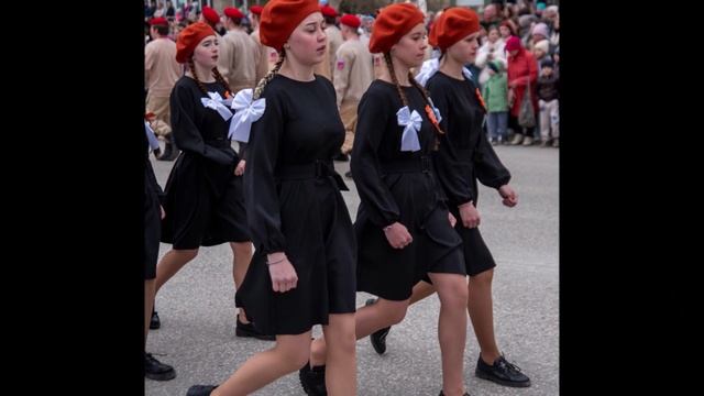 "ЦВЕТУЩИЙ МАЙ"... (Фото Сергея ЗЛОБИНА (Чусовой), музыка - Фокстрот Артура ПОЛОНСКОГО)