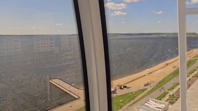 Вид из окна нового колеса обозрения в Саратове