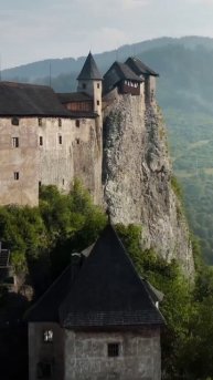 🏰Оравский замок - самый красивый замок в Словакии, построенный на 112-метровой скале над Оравой.