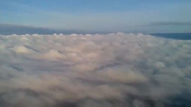 Небо.Облака.Омск.Посадка самолёта