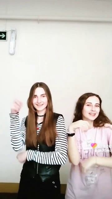I'm gonna dance, dance, dance, with my hands, hands...  #юлияuy #dance #wednesday #танцы #блогер
