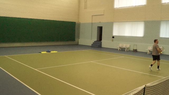 Игорь слева наискосок по диагонали и два удара слета по 3 средним конусам с корзины