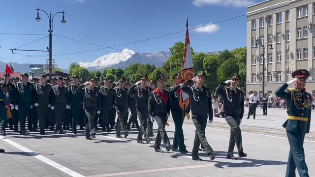 Марш студентов Военного учебного центра СОГУ на Параде, посвященном 80-летию Победы