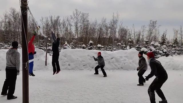 Волейбол на снегу в лесу 23.02.2021
