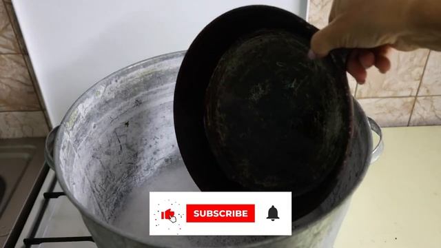 Как почистить сковороду от нагара и сделать так, чтобы к ней ничего не прилипало