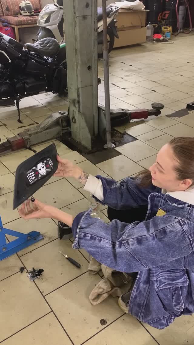 Девушка на СТО Самообслуживания VerzAuto