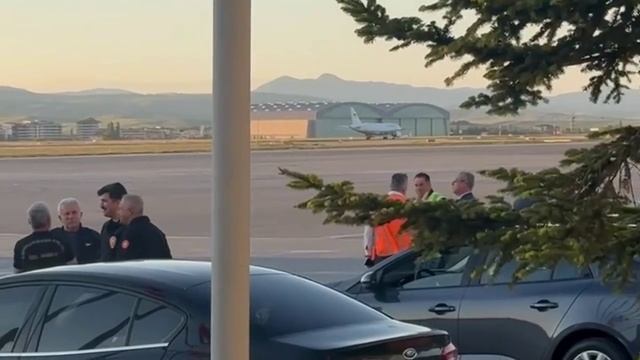 Борт наркомана Зеленского покинул Стамбул и направился в Албанию