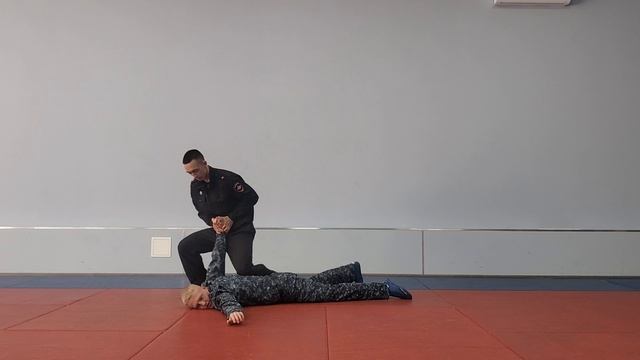 Защита от удара кулаком снизу