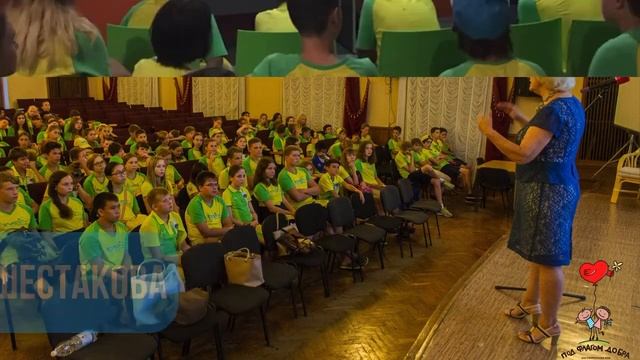 Команда кураторов и звезд фестиваля "Футбол - школа жизни"
