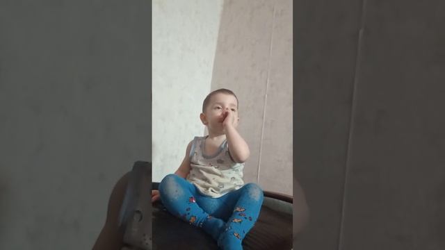 Эх Милана тебя только диван  устраивает