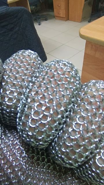кольчужные перчатки оранжевого цвета