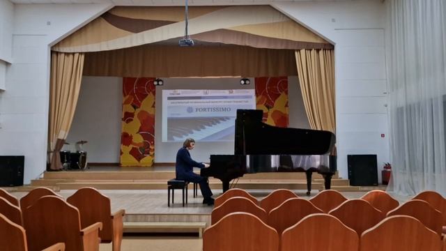 Павловский Арсений 
Л.В. Бетховен соната №14 ор. 27 №2 III часть