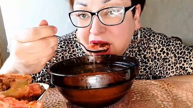 МУКБАНГ БОРЩЕЦКИЙ С ОГРОМНОЙ КОСТОЧКОЙ😉/ОНА ВКУСНАЯ И ШИКАРНАЯ/