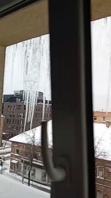❄️Сосульки за окном. Зима в городе.
