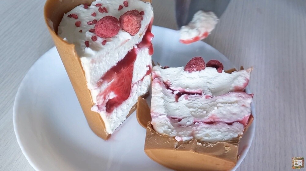 🍓🍫 Удивительный по вкусу творожный десерт в шоколадной оболочке с малиновой начинкой! 🤤